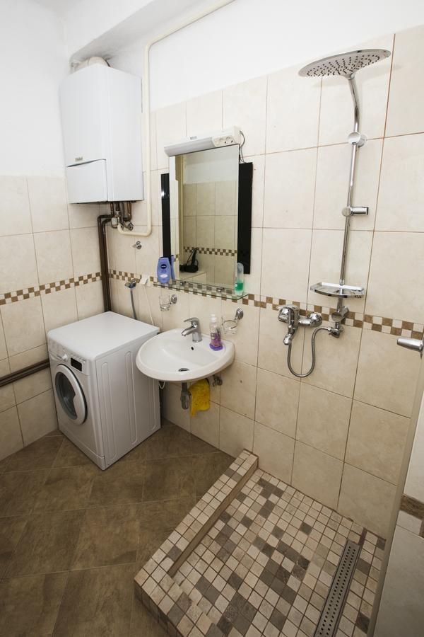 Downtown 3 Bedroom Apartment Szarajevó Kültér fotó